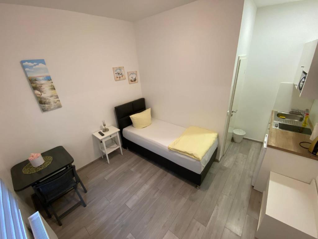 Apartment Dusseldorf-City room 3