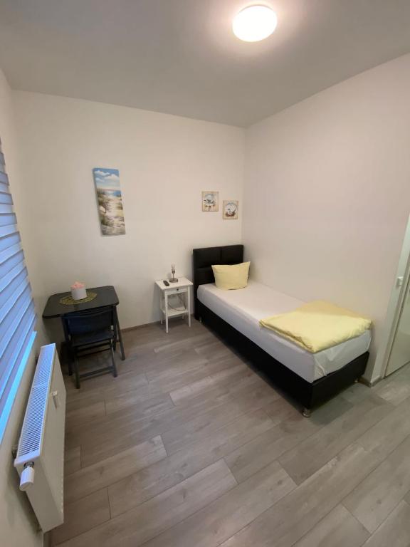 Apartment Dusseldorf-City room 5